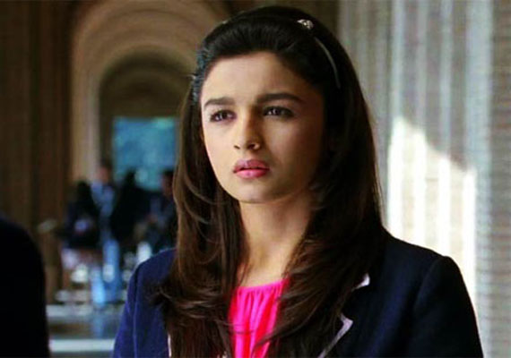 New pout queen Alia Bhatt, tough competition for Kareena Kapoor! 
